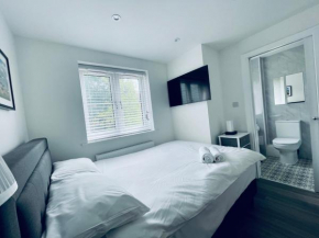 Riverside Premium En suite Double Room E14